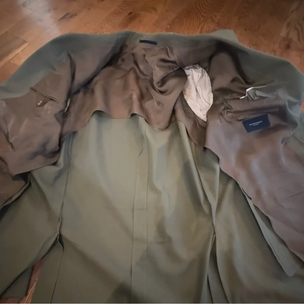 Burberry. Men’s 100% Cotton, 3 Button, Olive Green Blazer. 46
